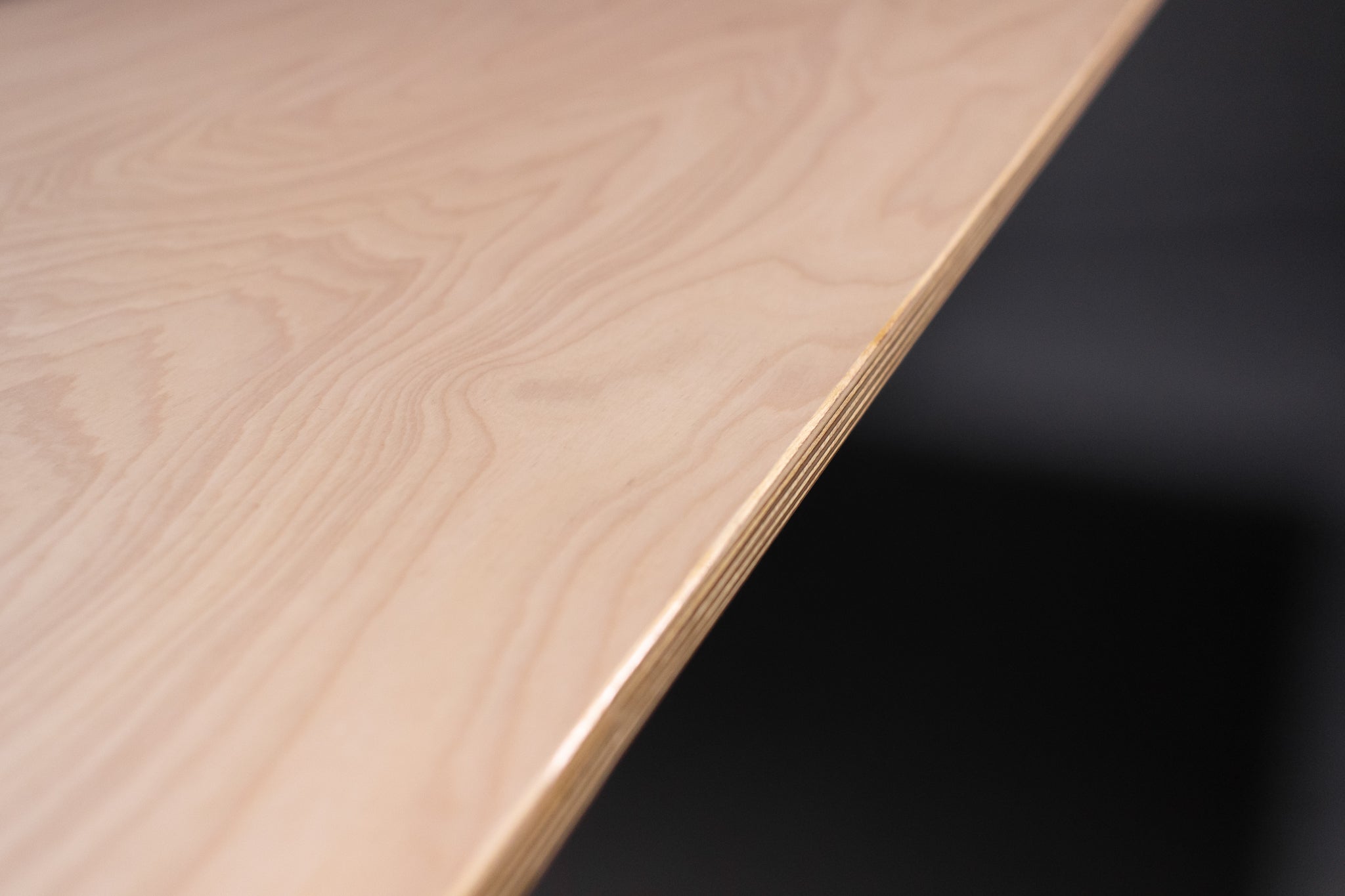 Limber Desk top wood grain standing desk